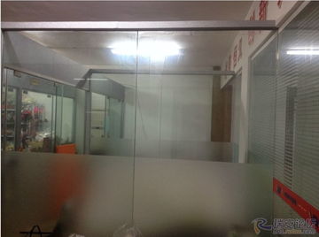 寫字樓黃金樓層170平辦公室現對外轉租，帶電梯，玻璃隔斷，設備齊全